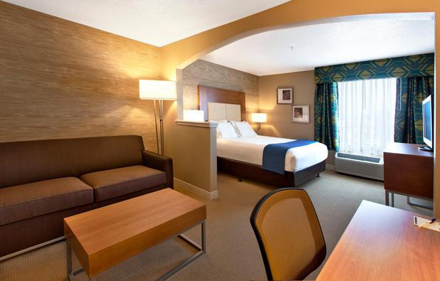 Images Holiday Inn & Suites Spring - the Woodlands Area by IHG