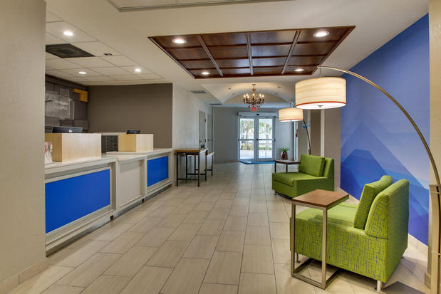 Images Holiday Inn Express West Palm Beach Metrocentre by IHG