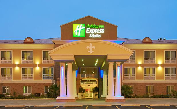Images Holiday Inn Express & Suites Alexandria, an IHG Hotel