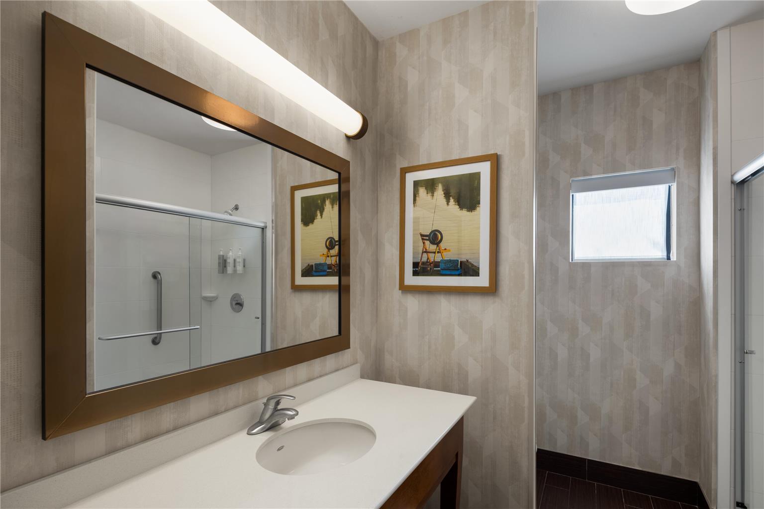 Guest room bath 