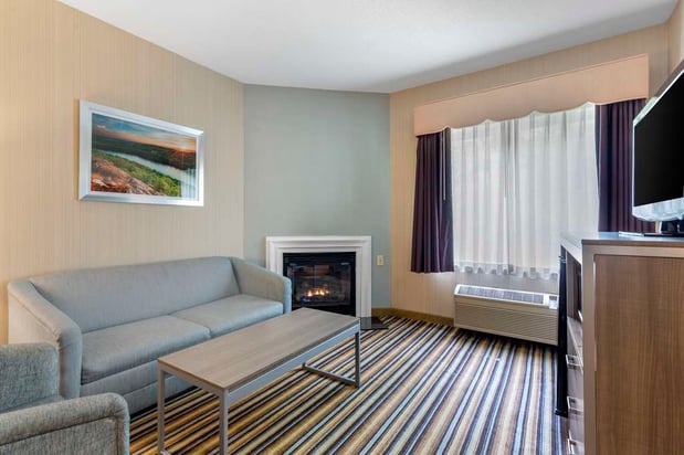 Images Best Western Plus New England Inn & Suites