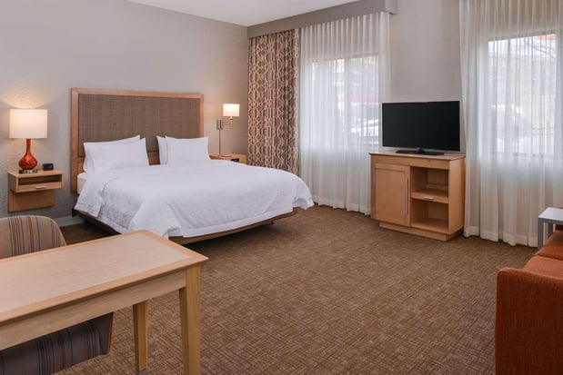 Images Hampton Inn & Suites Denver-Speer Boulevard