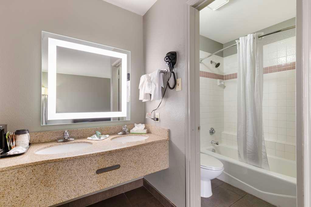 Bathroom Best Western Near Lackland AFB/Seaworld San Antonio (210)520-8080