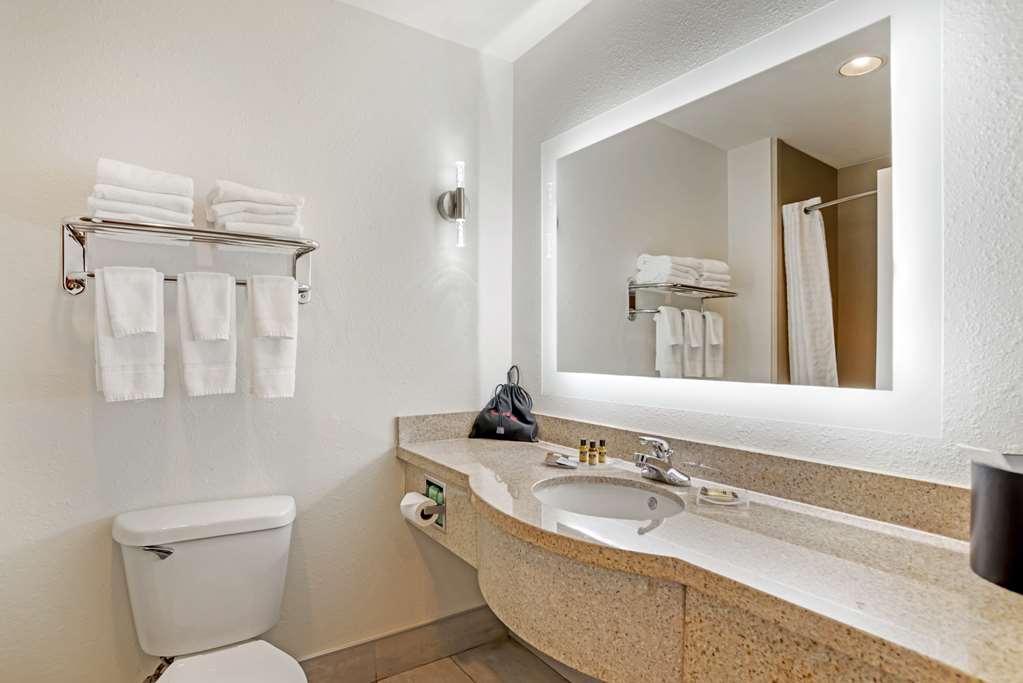 Two Queen Suite Bathroom