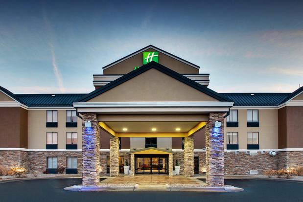 Images Holiday Inn Express & Suites Cedar Rapids-I-380 @ 33rd Ave by IHG