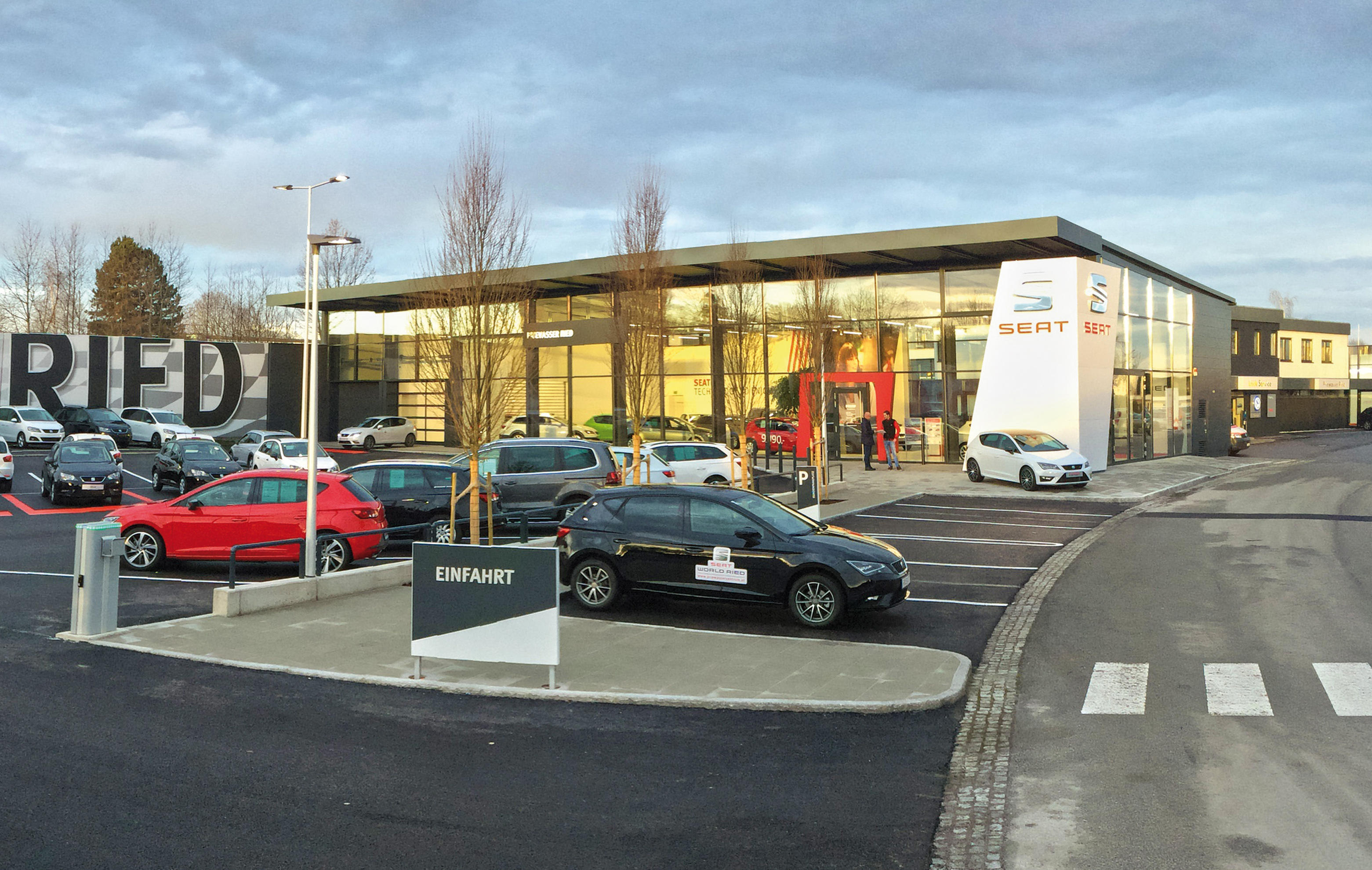 Autohaus Priewasser GmbH, Salzburger Straße 24-30 in Ried im Innkreis