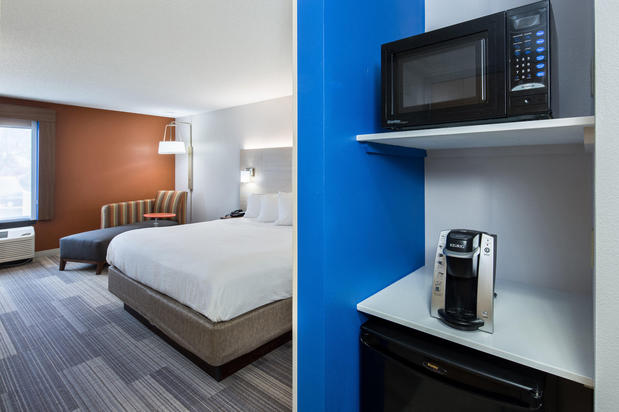 Images Holiday Inn Express Cedar Rapids (Collins Rd) by IHG