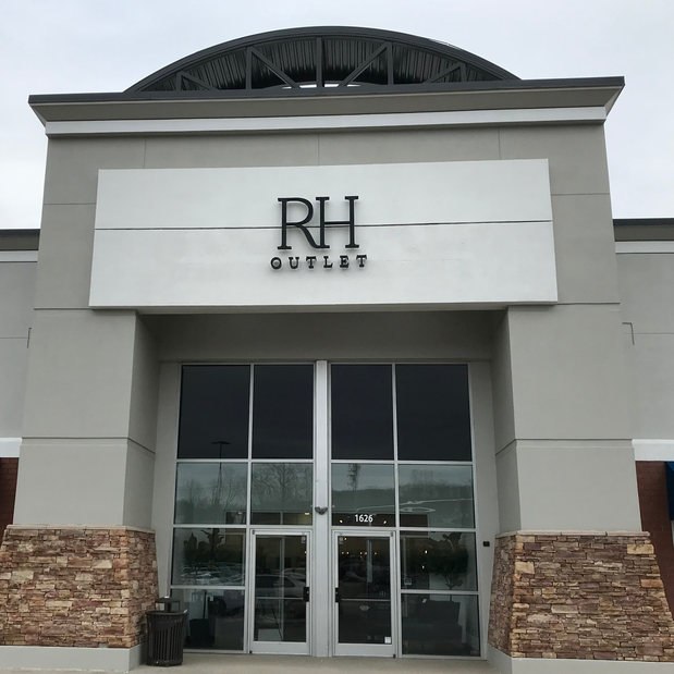 rh outlet hours