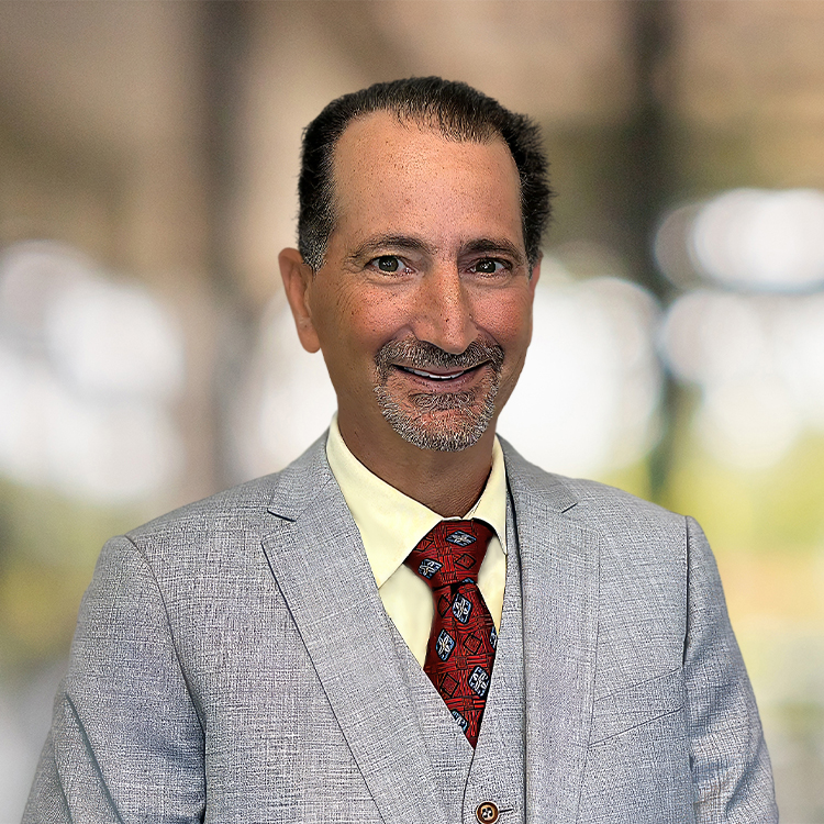 Headshot of Roy Leonard, a wealth advisor at Chase