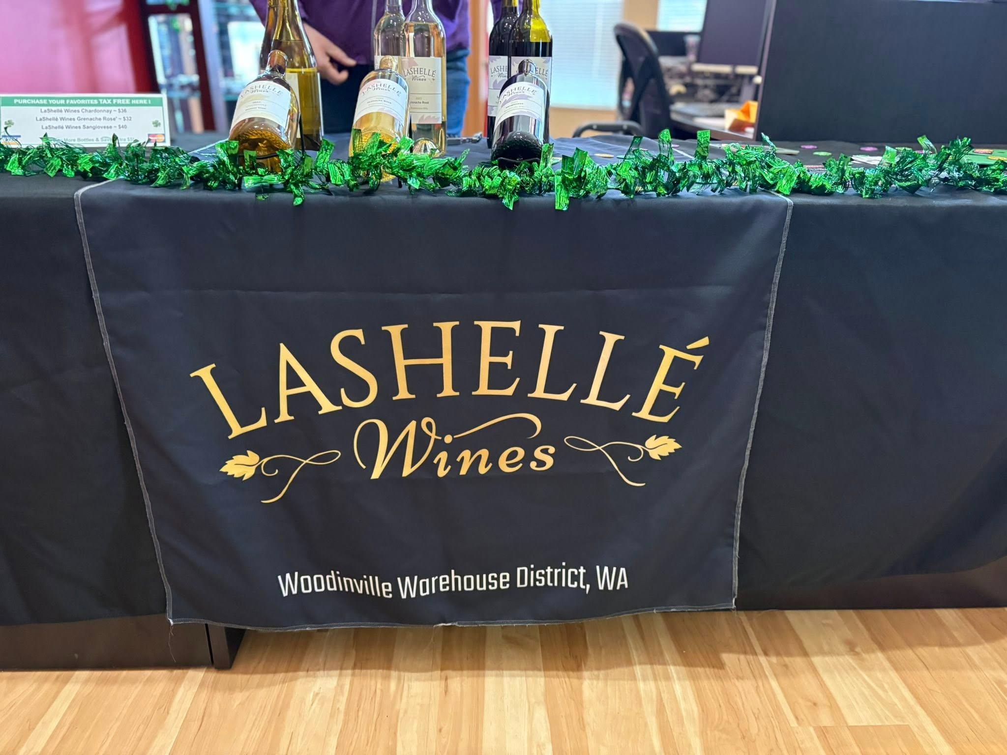 We had a great time at Lucky Pour in Bothell with Nicole from Lashelle Wines, enjoying pictures and fun with everyone who stopped by!