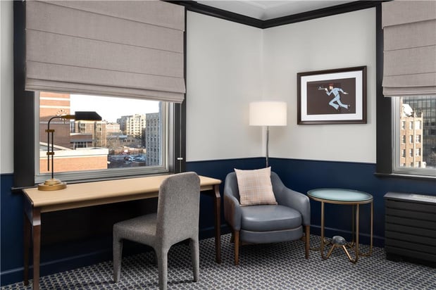 Images Hilton Orrington/Evanston