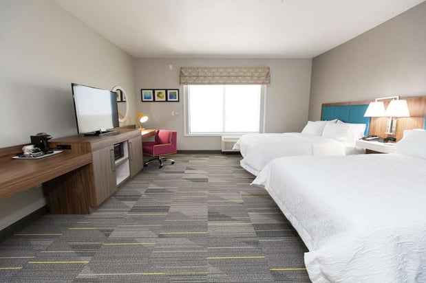 Images Hampton Inn Mustang