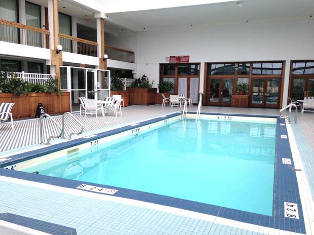 Images Holiday Inn & Suites Pittsfield-Berkshires by IHG