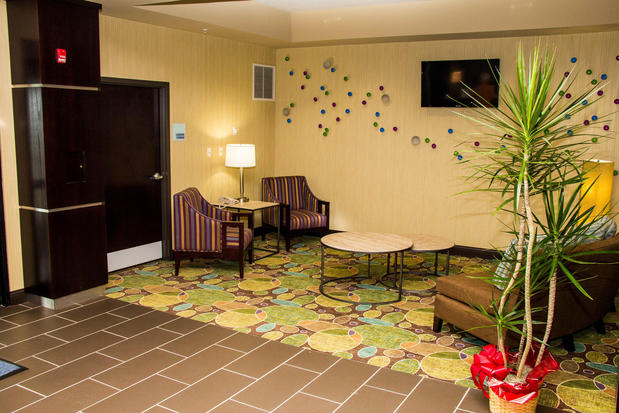 Images Holiday Inn Express & Suites Sikeston, an IHG Hotel