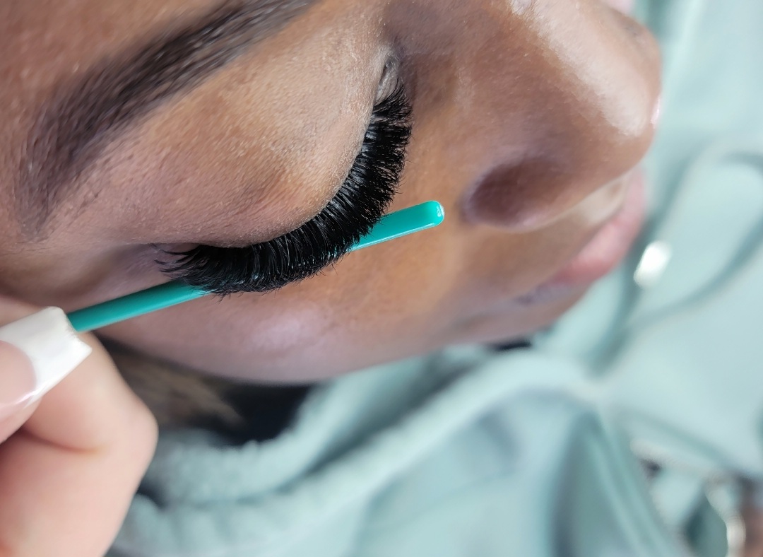 Images Lashista - Formation cils - Pose de cils - Produits de cils Longueuil
