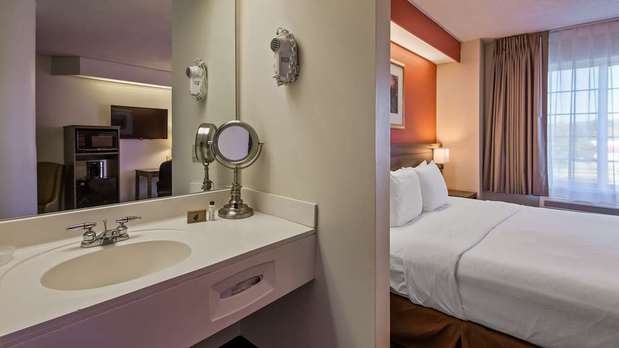 Images Charlevoix Inn & Suites SureStay Collection By Best Western