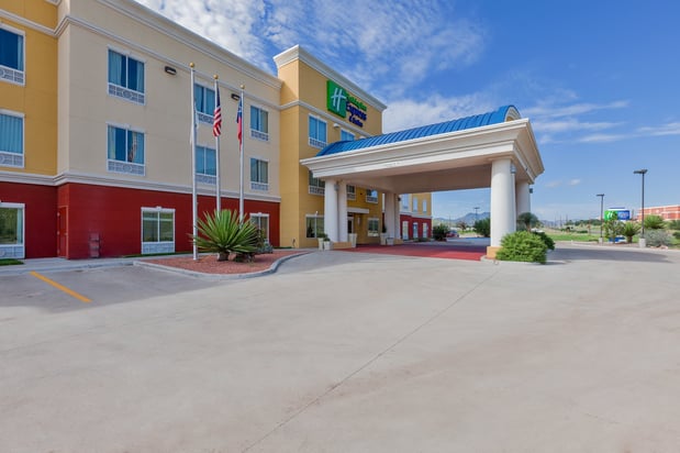 Images Holiday Inn Express & Suites Alpine Southeast by IHG