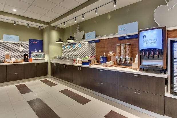 Images Holiday Inn Express & Suites Nashville Metrocenter Downtown by IHG