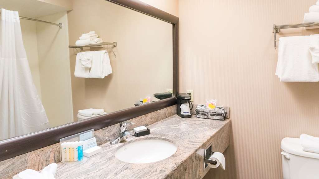 Guest room bath