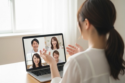 仲間とワイワイ!リモートならいろんな場所から集まれる!