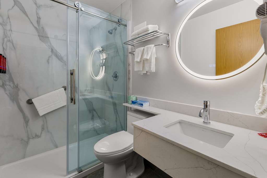 Images SureStay Plus by Best Western Brooks