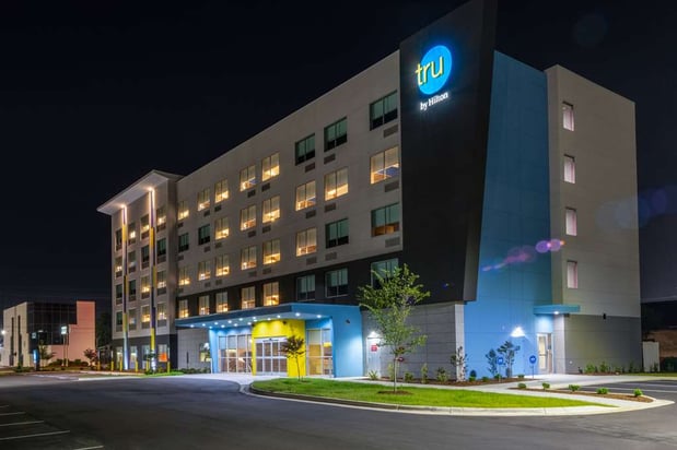 Images Tru by Hilton Fayetteville Fort Liberty