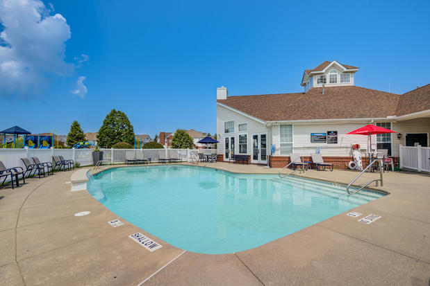 Images Webster Green Apartment Homes