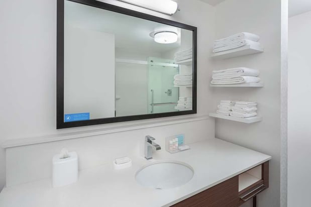 Images Hampton Inn & Suites San Diego Airport Liberty Station