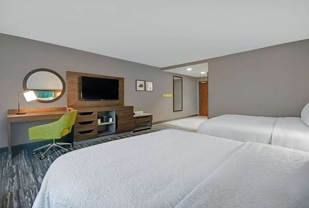 Images Hampton Inn Cave City