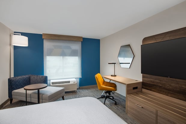 Images Holiday Inn Express & Suites Terre Haute by IHG