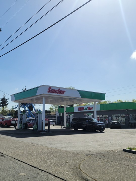Sinclair gas station fueling island