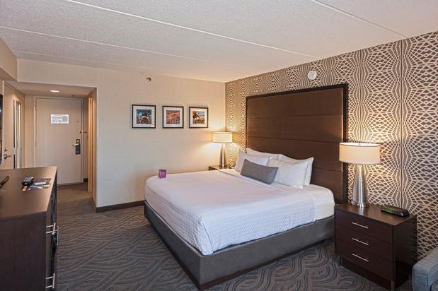 Images Crowne Plaza Suites Msp Airport - Mall of America, an IHG Hotel