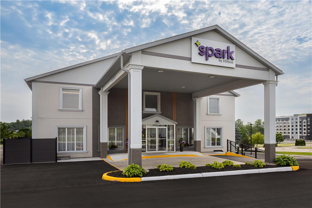 Images Spark by Hilton Woodstock