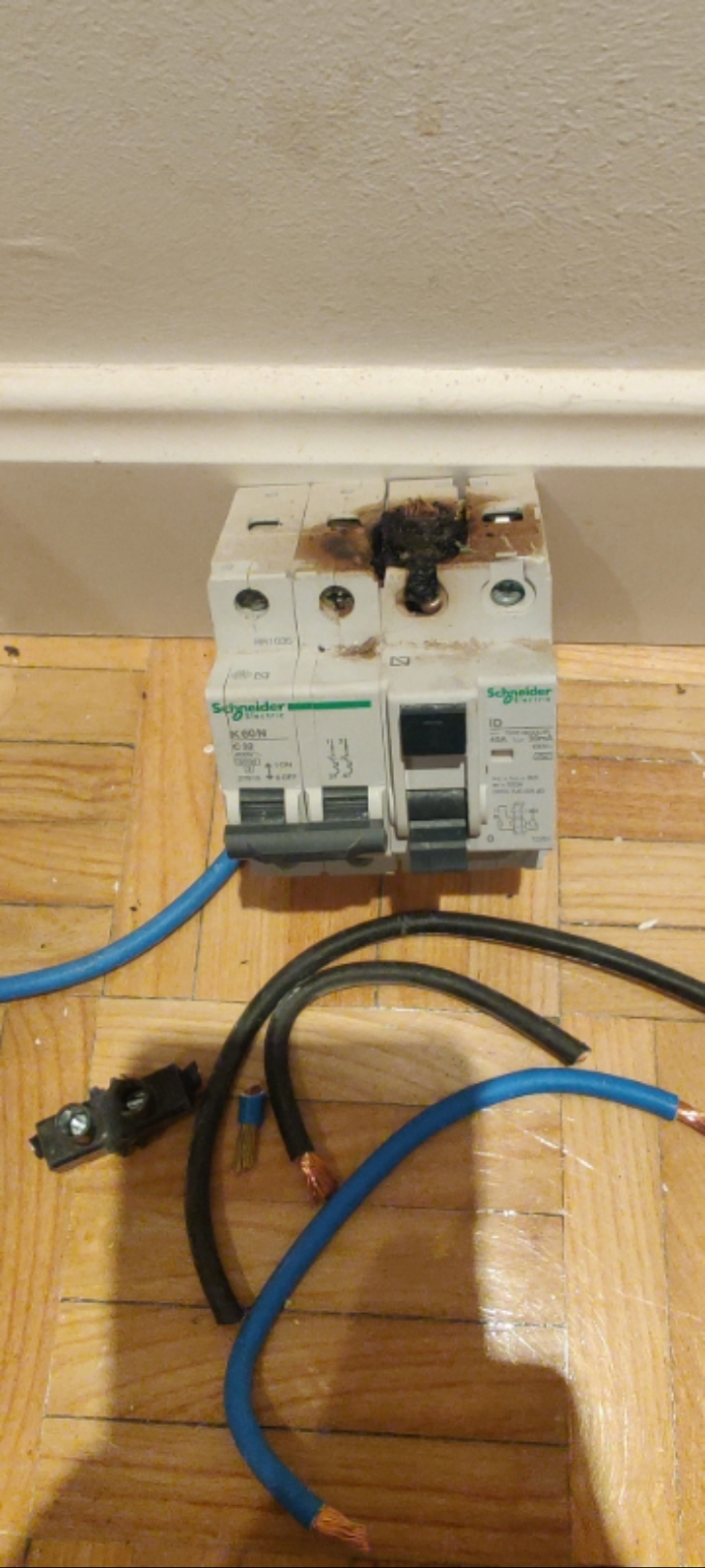 Images ELECTRICISTAS 24H-CIRCUIT REPAIRED -Urgencias Madrid