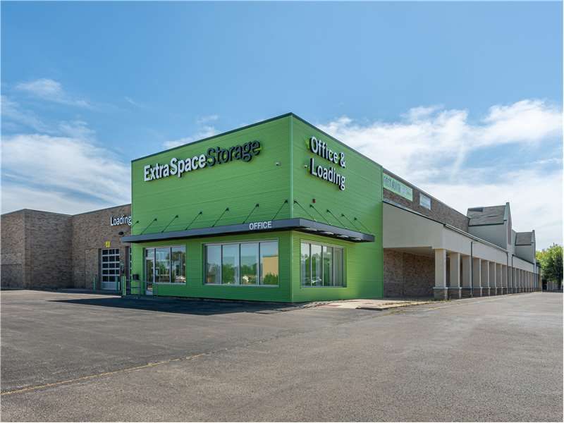 Beauty Image - Extra Space Storage at 3355 Sheridan Rd, Zion, IL 60099