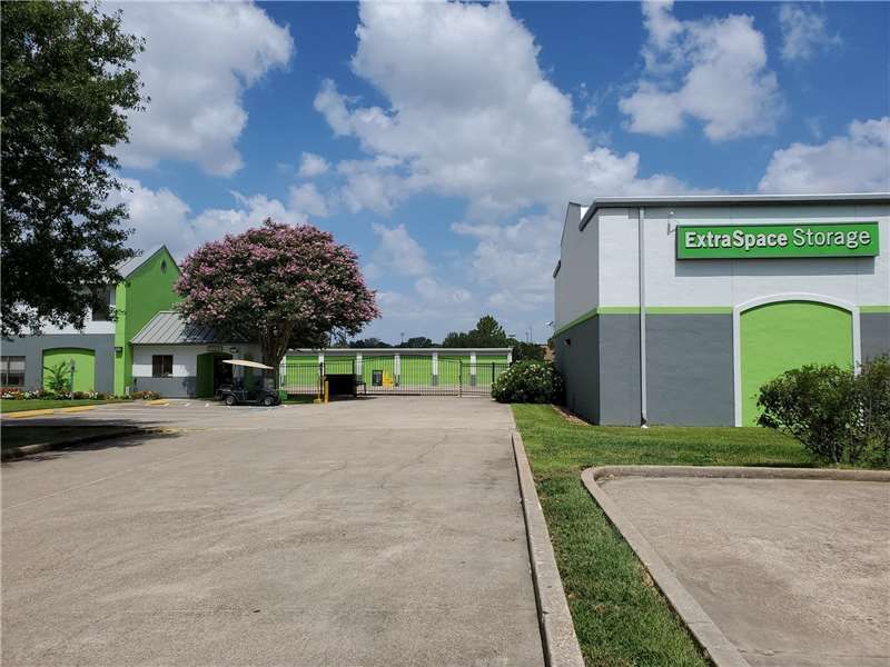 Beauty Image - Extra Space Storage at 2811 Bay Area Blvd, Houston, TX 77058