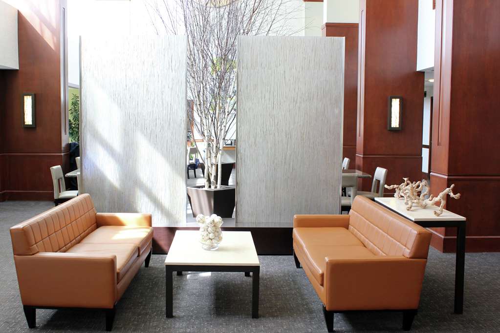 DoubleTree by Hilton Boston Bayside