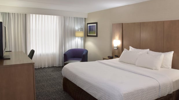 Images Crowne Plaza Cleveland Airport by IHG