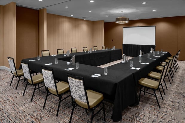 Images Embassy Suites by Hilton Phoenix Biltmore