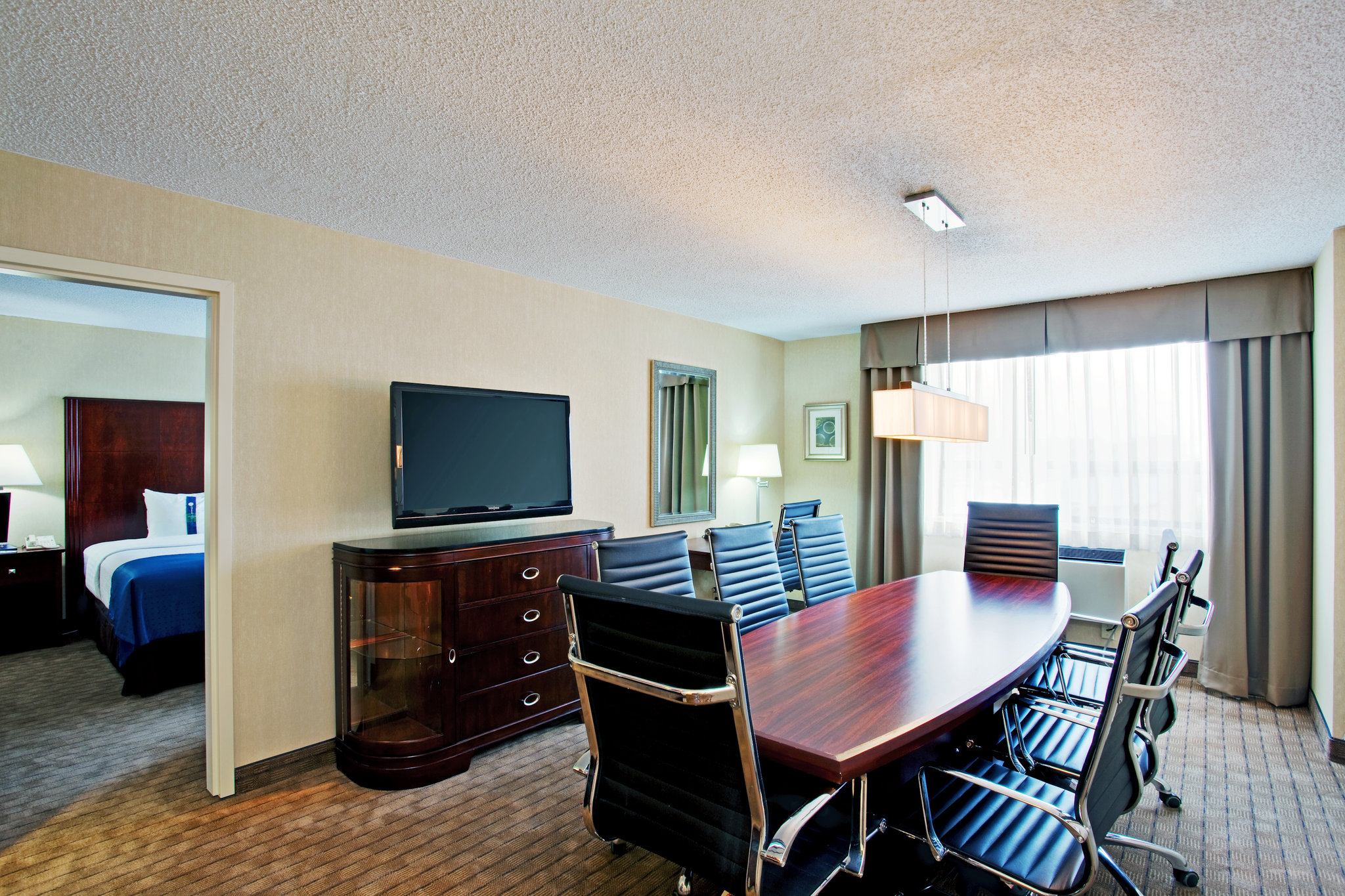 Images Holiday Inn & Suites Winnipeg-Downtown by IHG