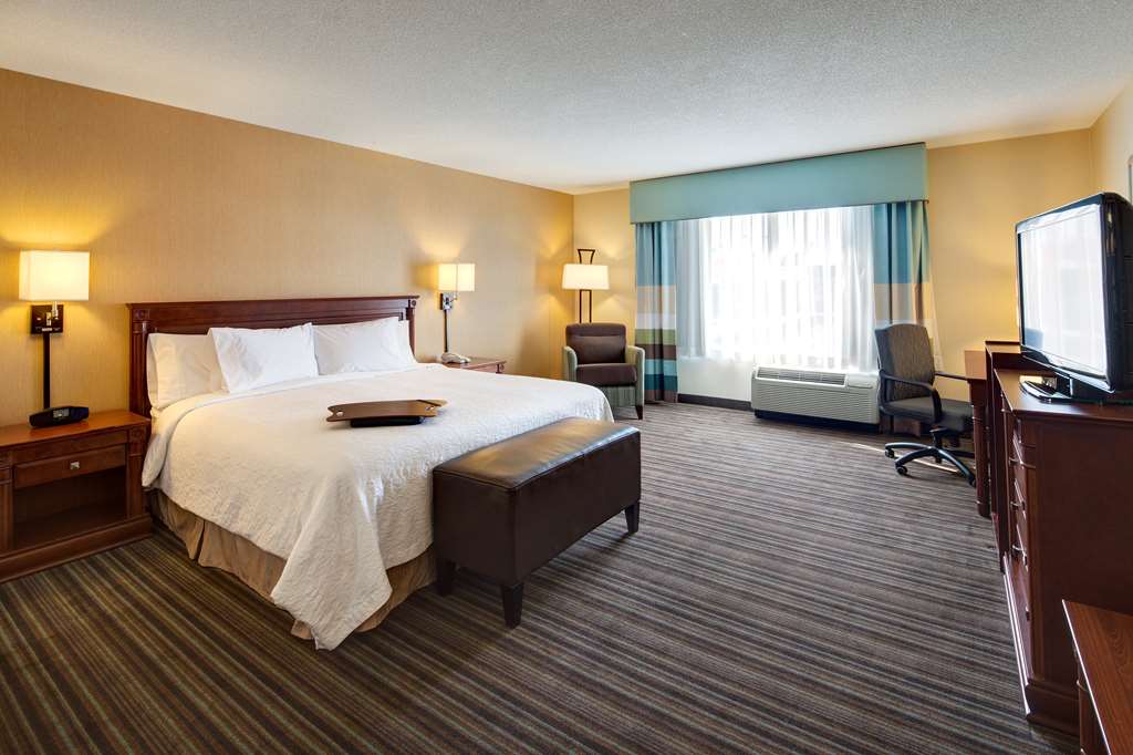 Images Hampton Inn & Suites by Hilton Toronto Airport