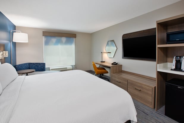 Images Holiday Inn Express & Suites Grand Rapids-North by IHG