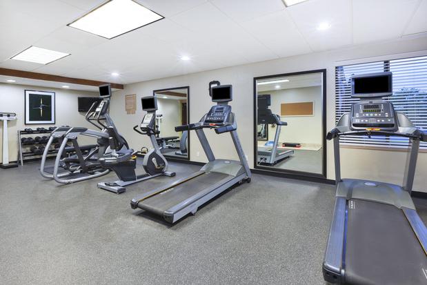 Images Candlewood Suites Grand Rapids Airport by IHG
