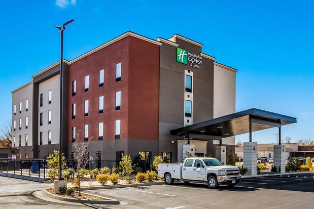 Images Holiday Inn Express & Suites Tulsa East - Catoosa by IHG