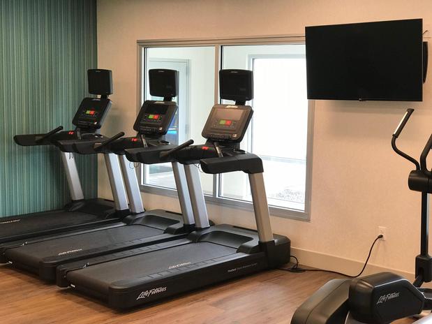 Images Holiday Inn Express & Suites Hannibal - Medical Center by IHG