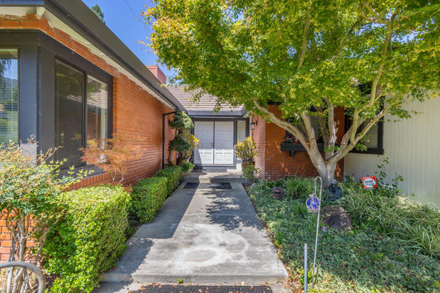 Images Amber Hom Realm Real Estate