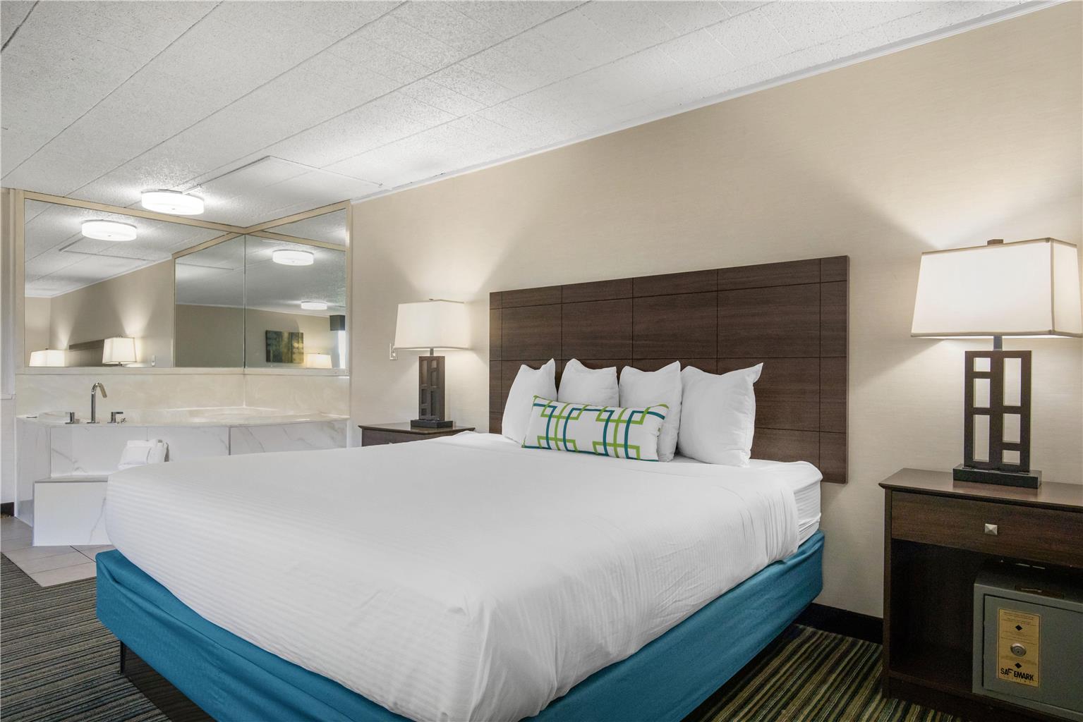 King Suite (Whirlpool)