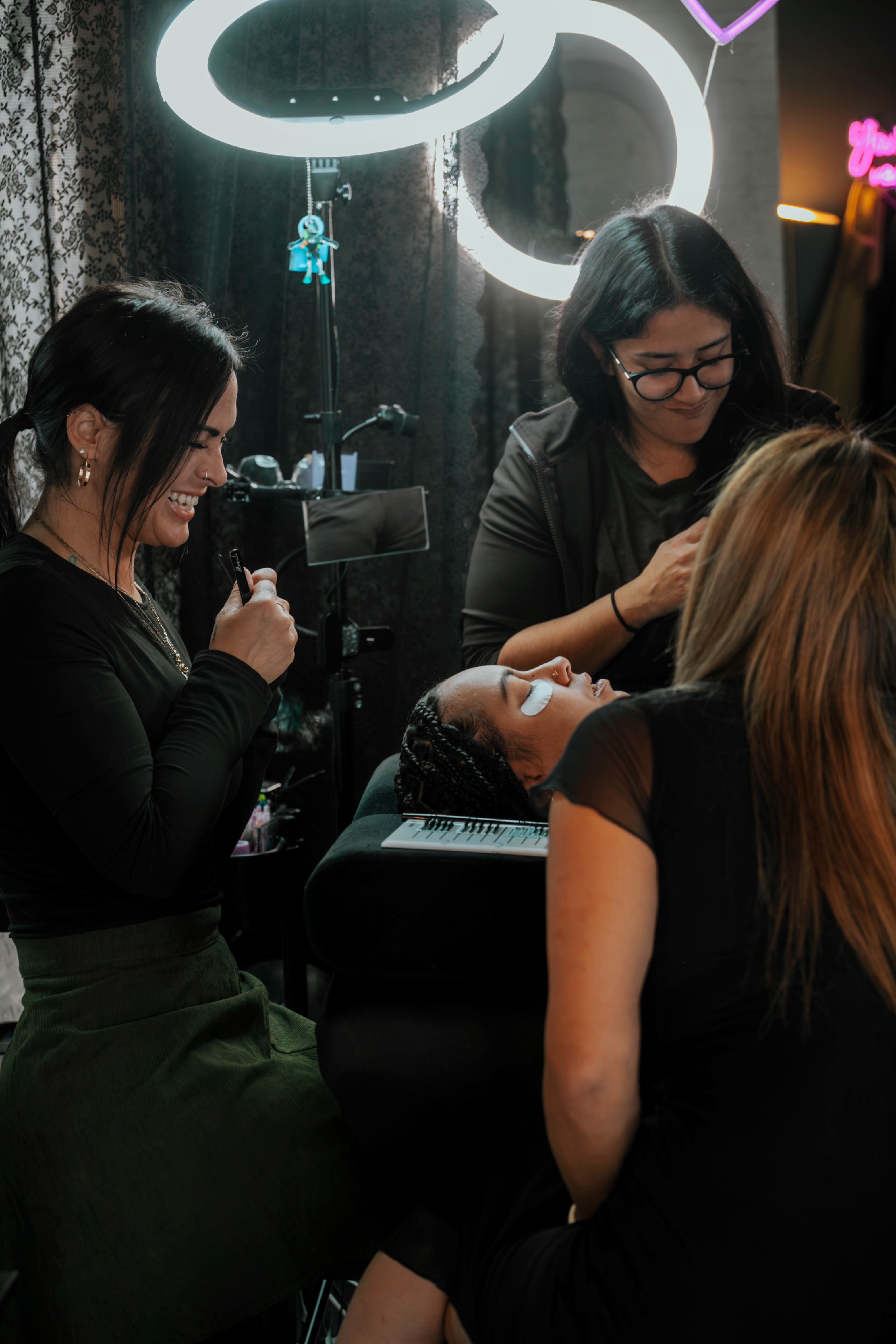 Images Lashista - Formation cils - Pose de cils - Produits de cils Longueuil