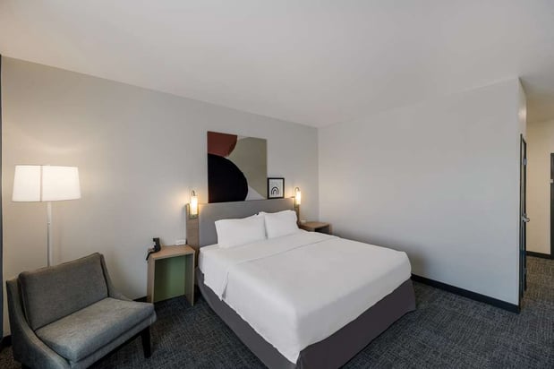 Images Spark by Hilton Midland South