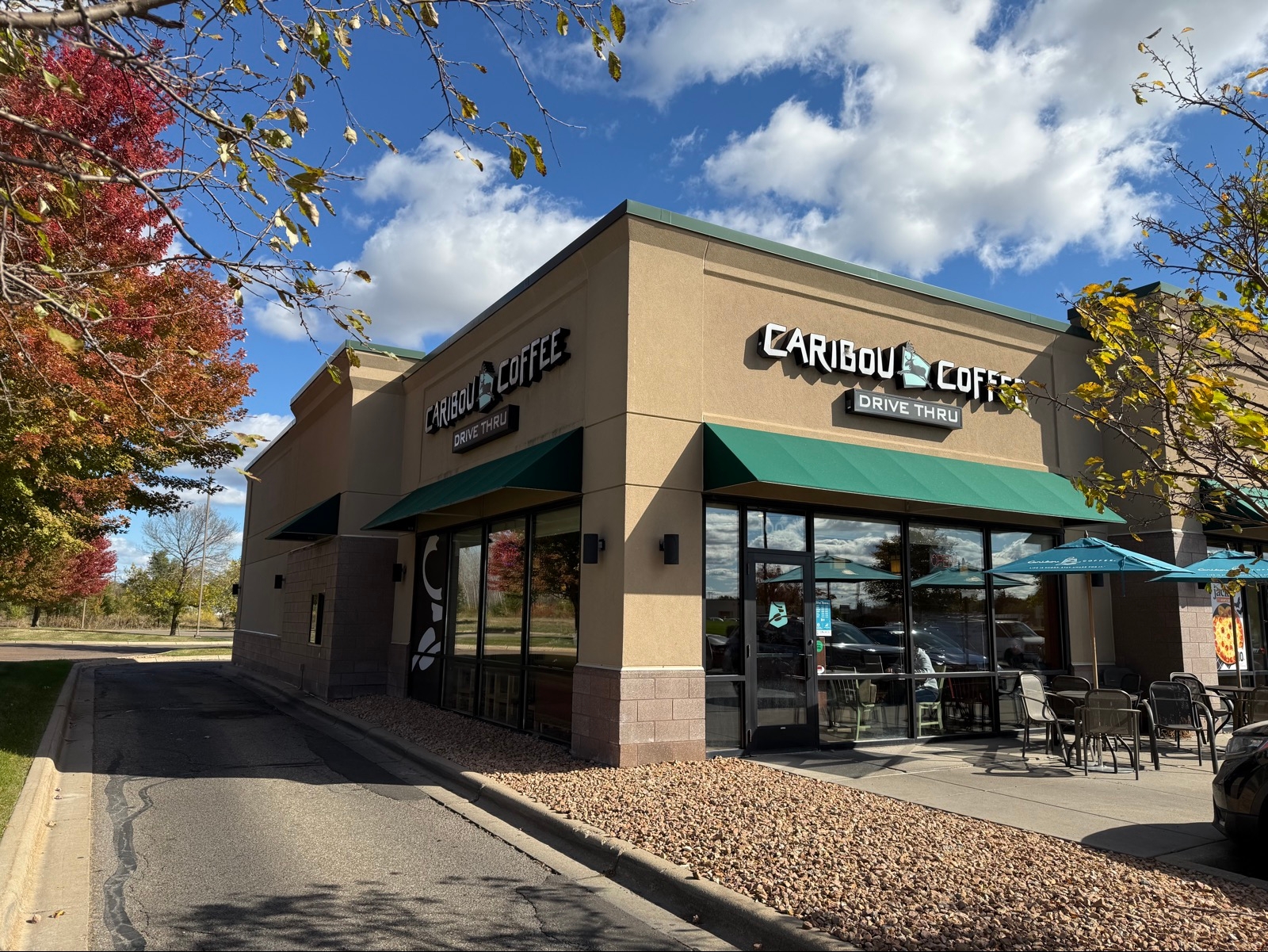 Storefront of the Caribou Coffee at 1004 Gateway Drive in Chaska